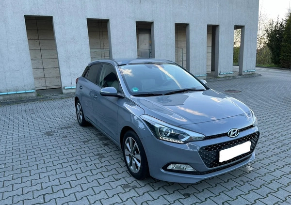 Hyundai i20 cena 35900 przebieg: 131000, rok produkcji 2015 z Stryków małe 497